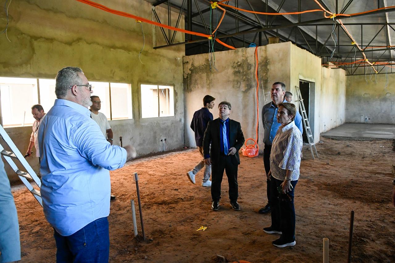 No aniversário de Coxim, governador vistoria obra do Centro de Hemodiálise no Hospital Regiona